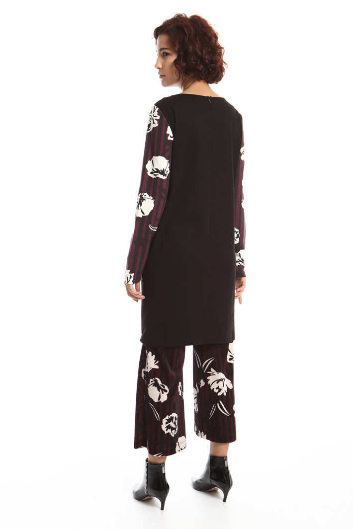 Semi-fitted jersey dress Intrend Semi-fitted jersey dress Intrend