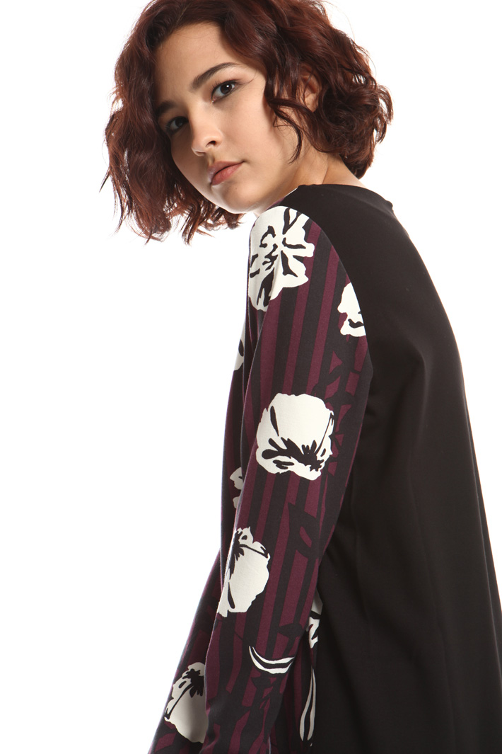 Semi-fitted jersey dress Intrend Semi-fitted jersey dress Intrend