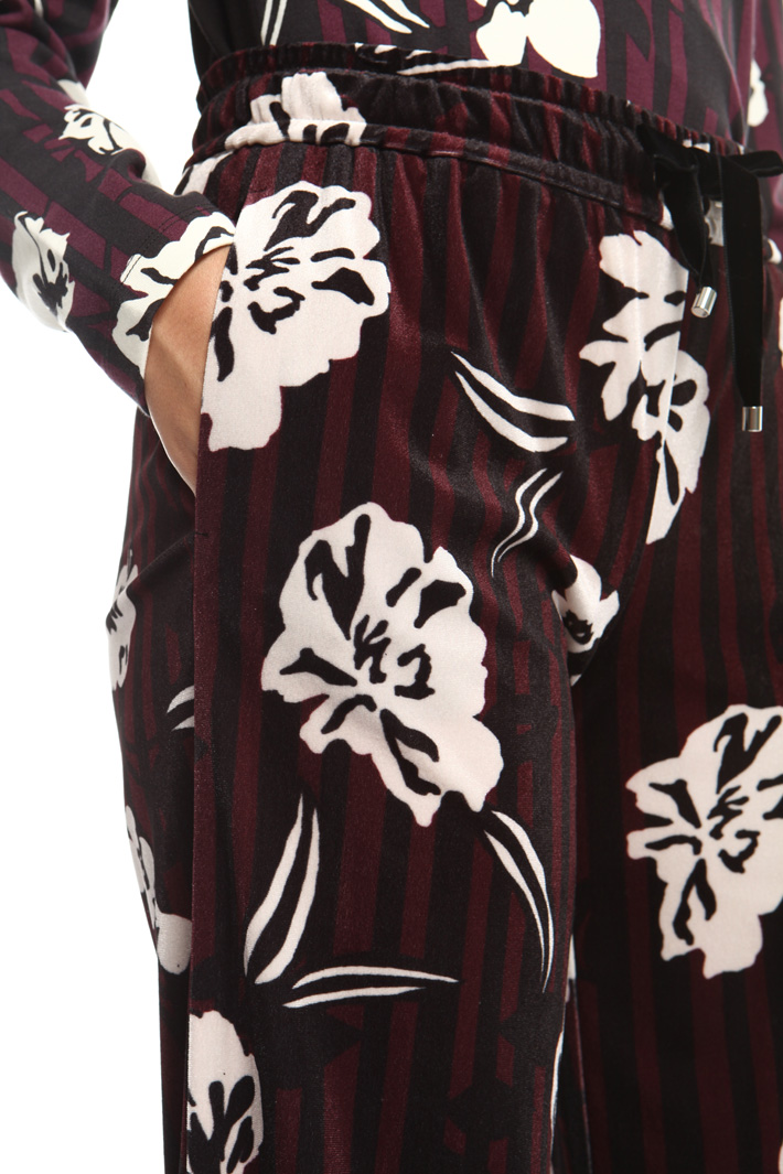 Cropped chenille trousers Intrend Cropped chenille trousers Intrend