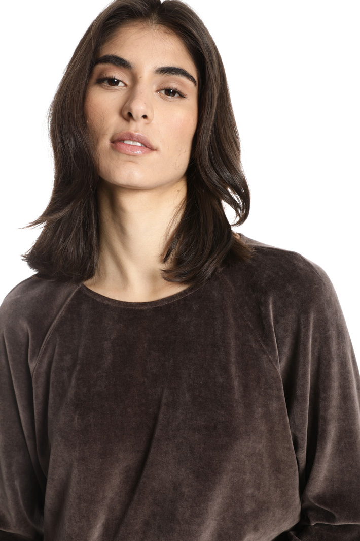Oversized chenille T-shirt Intrend Oversized chenille T-shirt Intrend