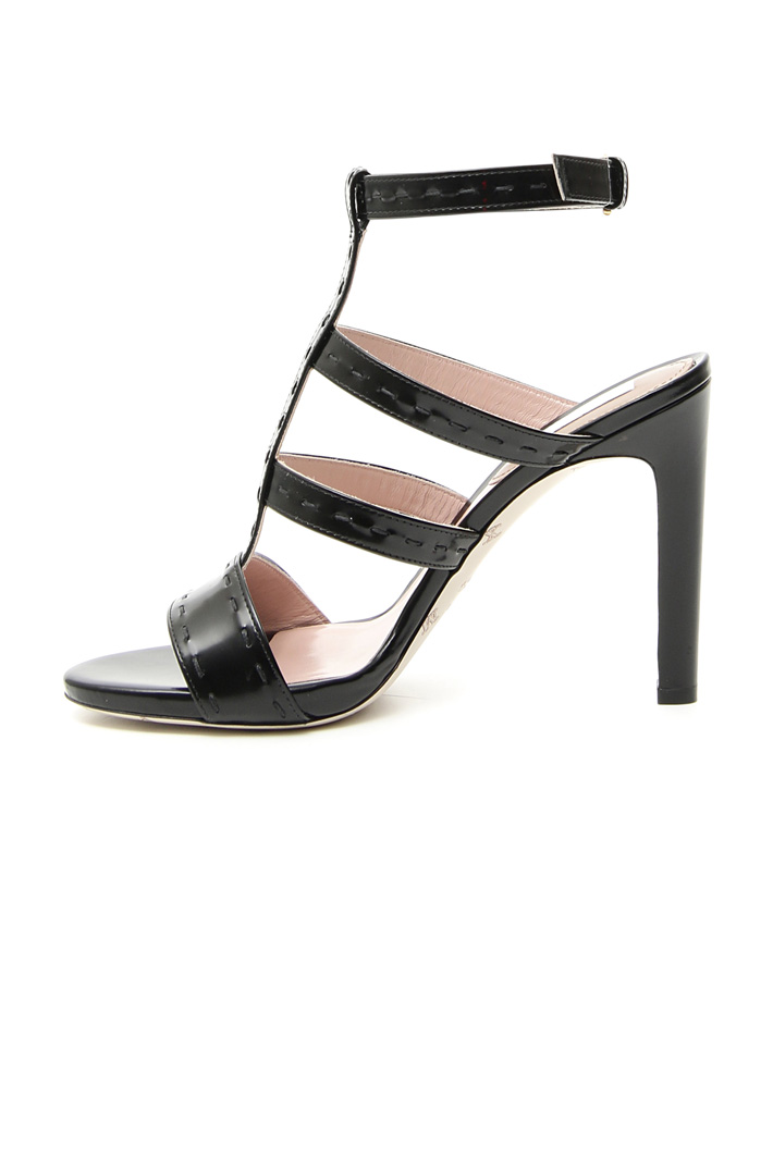 High sandal with stitching
Intrend High sandal with stitching
Intrend