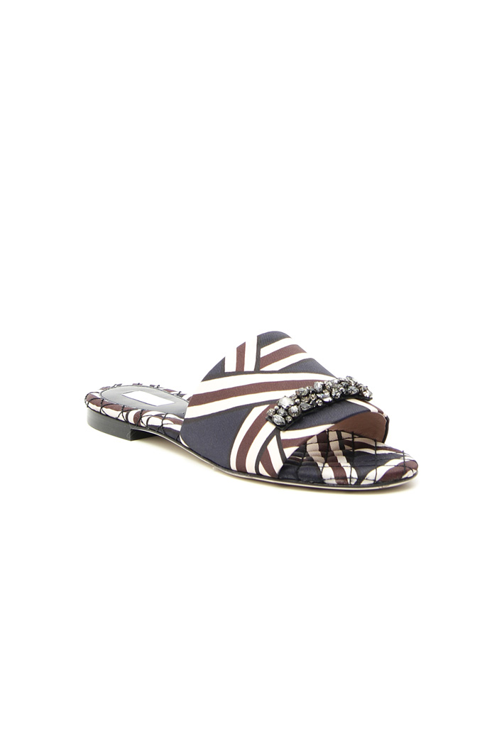 Jeweled embroidery slipper Intrend Jeweled embroidery slipper Intrend