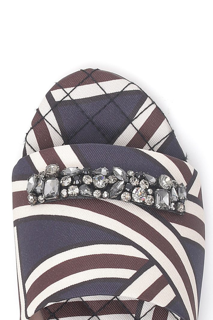 Jeweled embroidery slipper Intrend Jeweled embroidery slipper Intrend