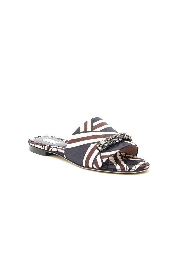 Jeweled embroidery slipper Intrend Jeweled embroidery slipper Intrend