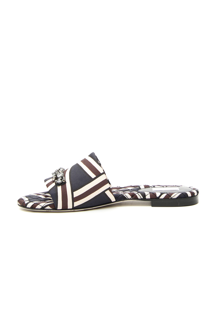 Jeweled embroidery slipper Intrend Jeweled embroidery slipper Intrend