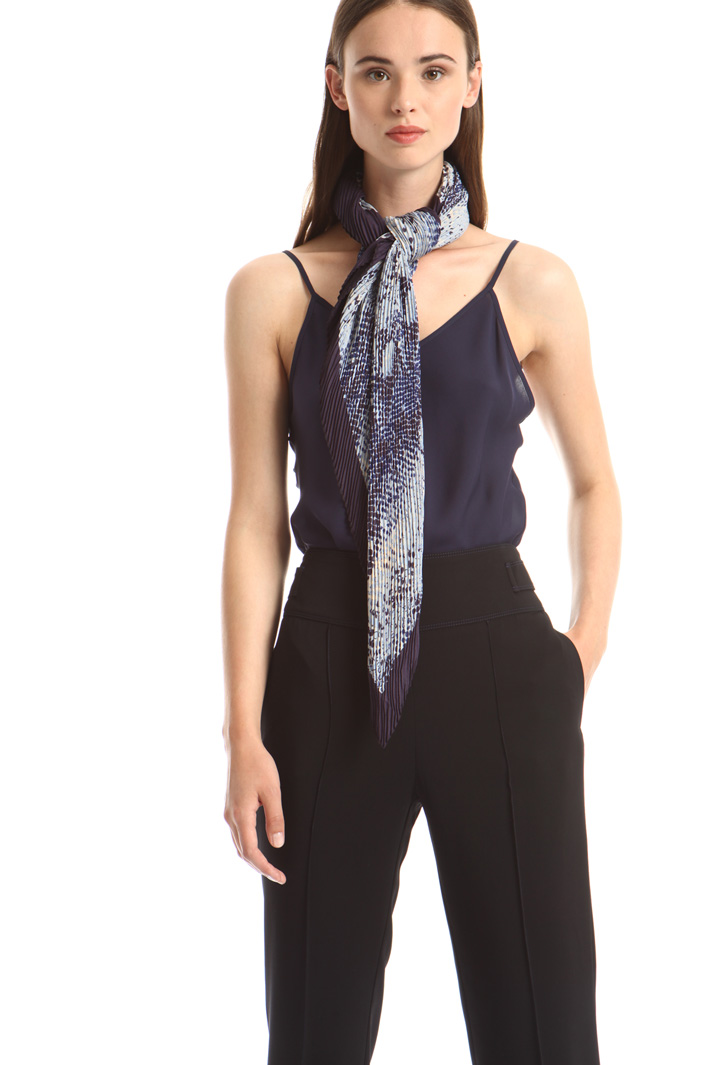 Pleated asymmetrical foulard Intrend Pleated asymmetrical foulard Intrend