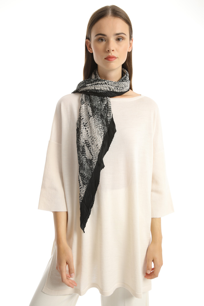 Pleated asymmetrical foulard Intrend Pleated asymmetrical foulard Intrend