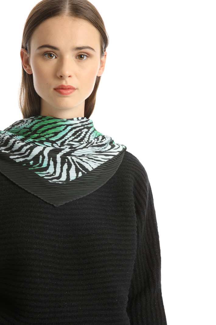 Pleated scarf with print Intrend Pleated scarf with print Intrend