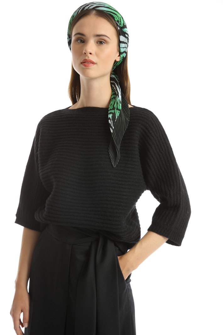 Pleated scarf with print Intrend Pleated scarf with print Intrend