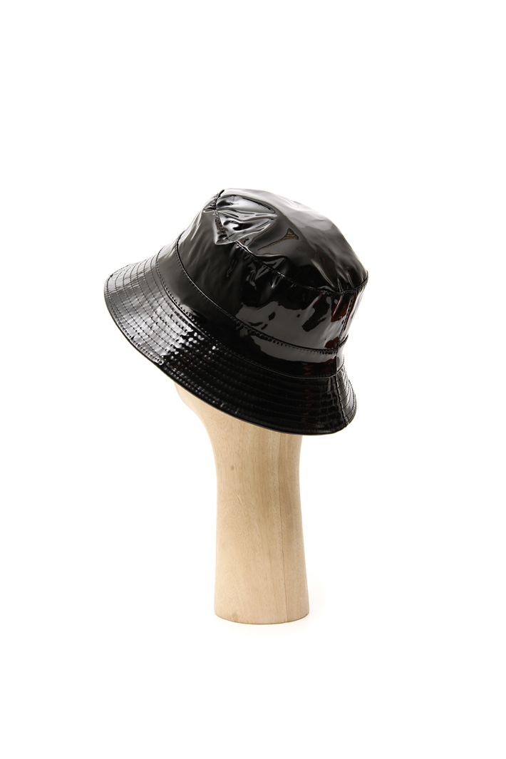 Vinyl effect hat Intrend Vinyl effect hat Intrend