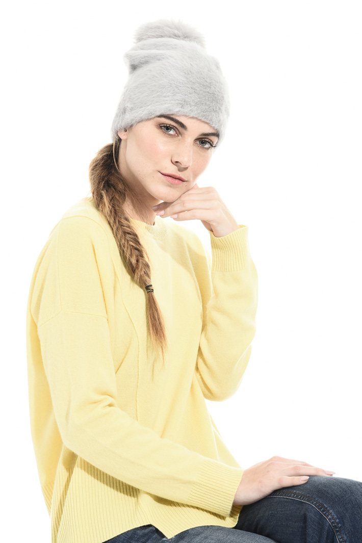 Angora blend yarn hat Intrend Angora blend yarn hat Intrend