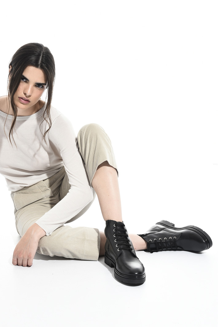 Leather ankle boots Intrend Leather ankle boots Intrend