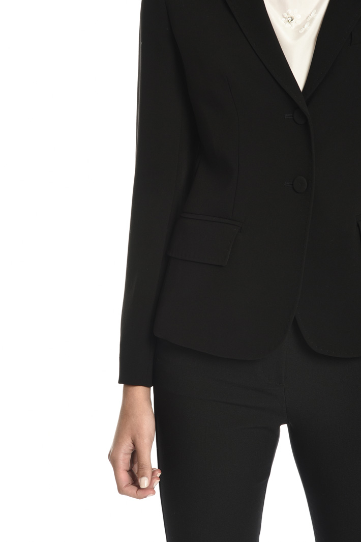 Blazer with covered buttons
Intrend Blazer with covered buttons
Intrend