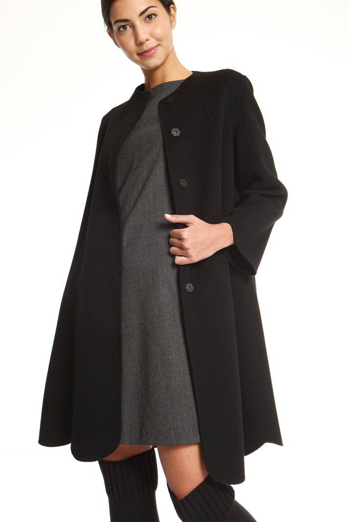 Coat with scalloped bottom
Intrend Coat with scalloped bottom
Intrend