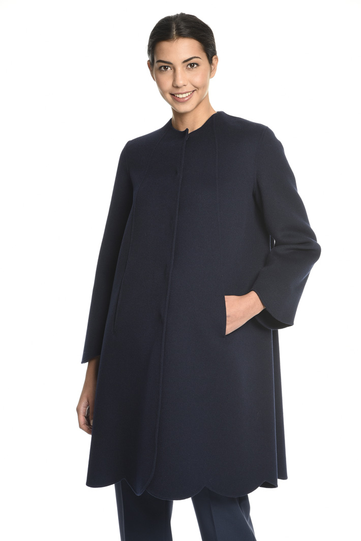 Coat with scalloped bottom
Intrend Coat with scalloped bottom
Intrend