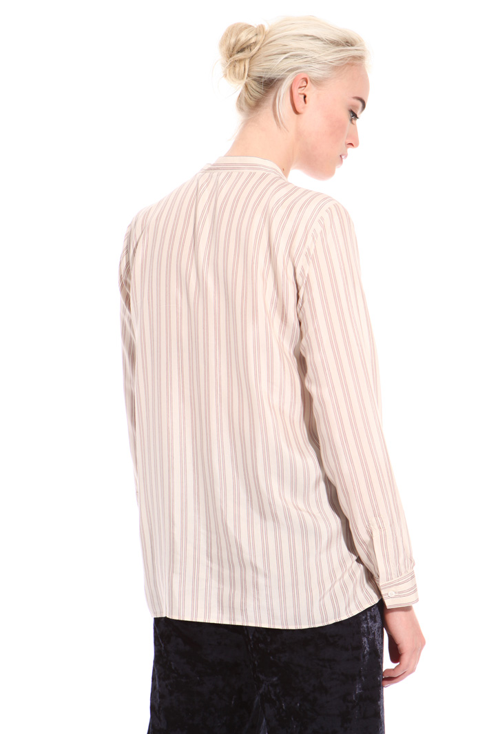Yarn-dyed viscose shirt Intrend Yarn-dyed viscose shirt Intrend