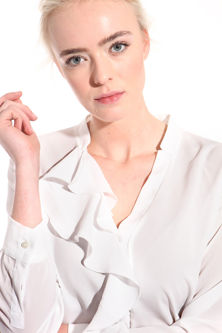 Frilled crepe shirt Intrend Frilled crepe shirt Intrend