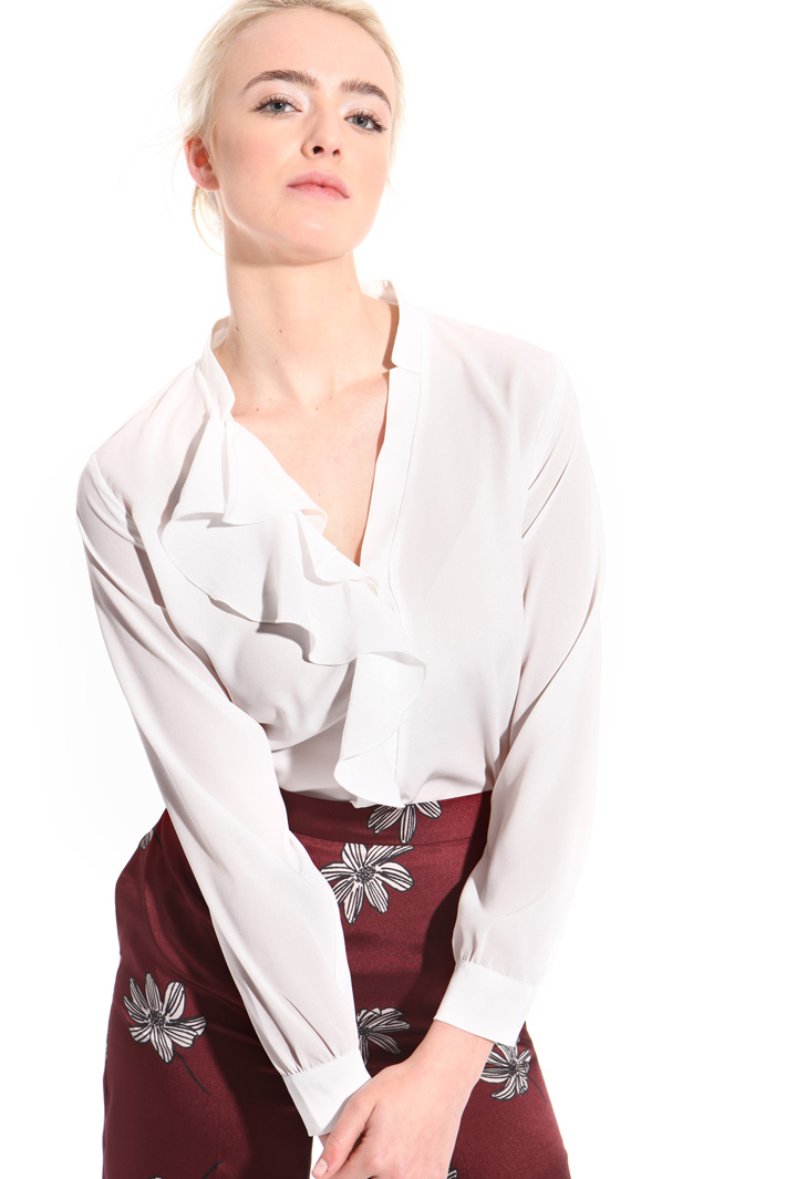 Frilled crepe shirt Intrend Frilled crepe shirt Intrend