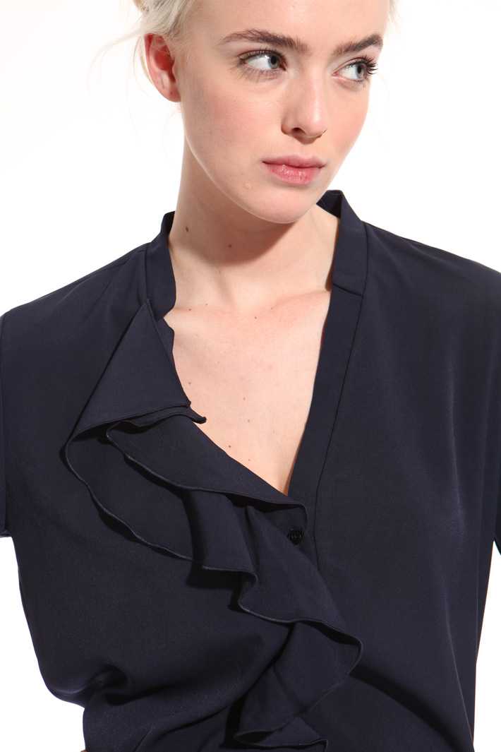Frilled crepe shirt Intrend Frilled crepe shirt Intrend