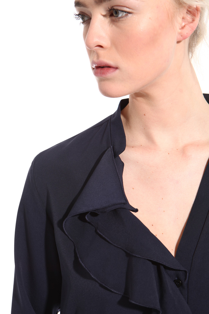Frilled crepe shirt Intrend Frilled crepe shirt Intrend