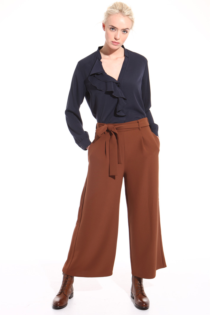 Cropped belted trousers Intrend Cropped belted trousers Intrend