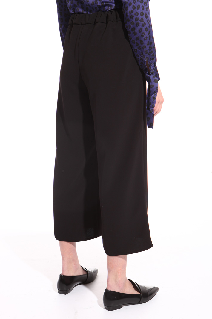 Cropped belted trousers Intrend Cropped belted trousers Intrend