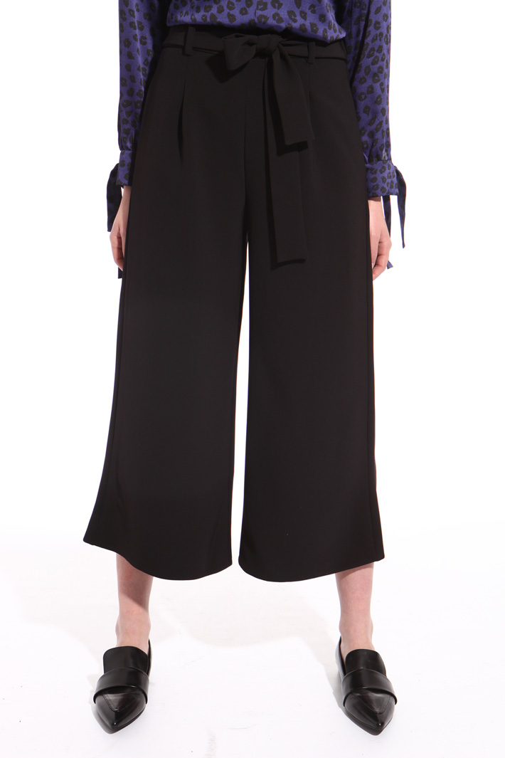 Cropped belted trousers Intrend Cropped belted trousers Intrend