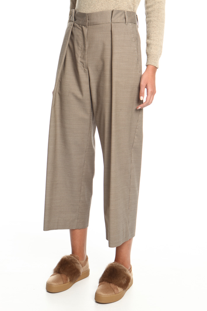 Cropped high waist trousers
Intrend Cropped high waist trousers
Intrend