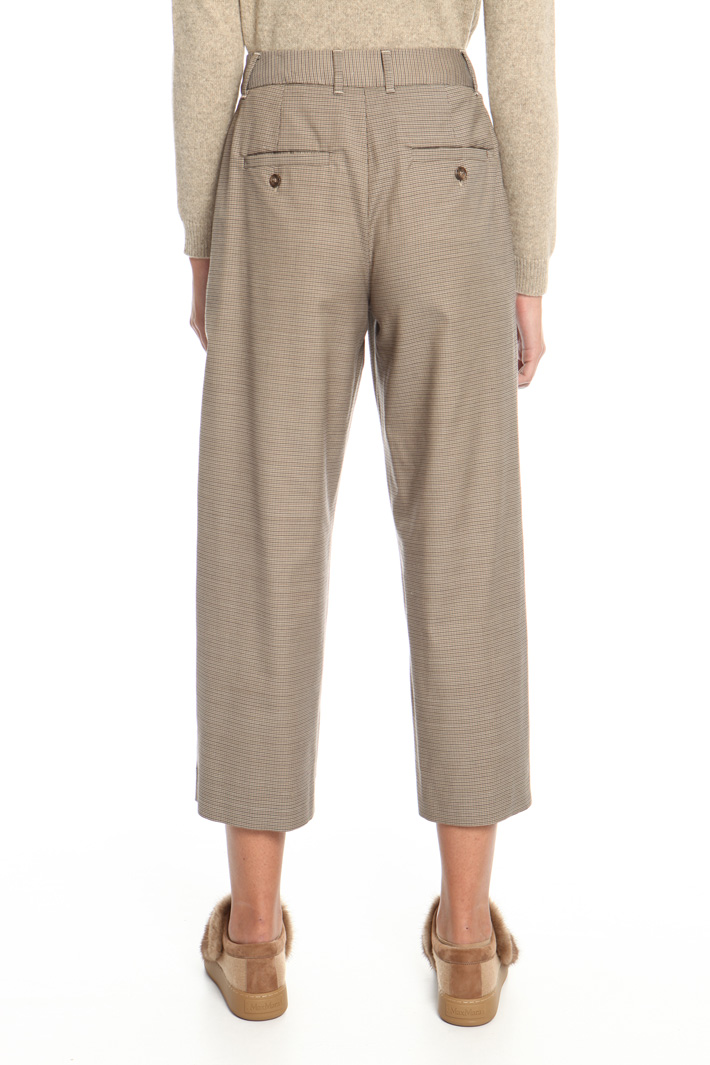 Cropped high waist trousers
Intrend Cropped high waist trousers
Intrend