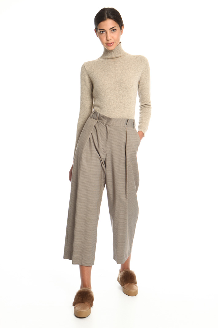 Cropped high waist trousers
Intrend Cropped high waist trousers
Intrend