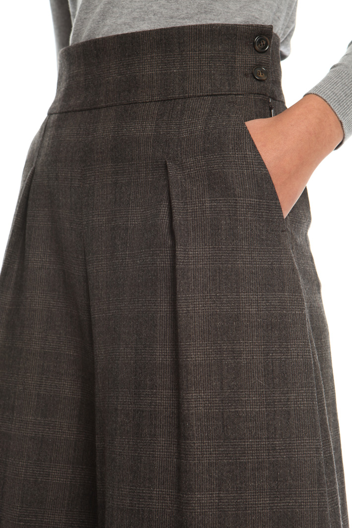 Wide flannel trousers
Intrend Wide flannel trousers
Intrend