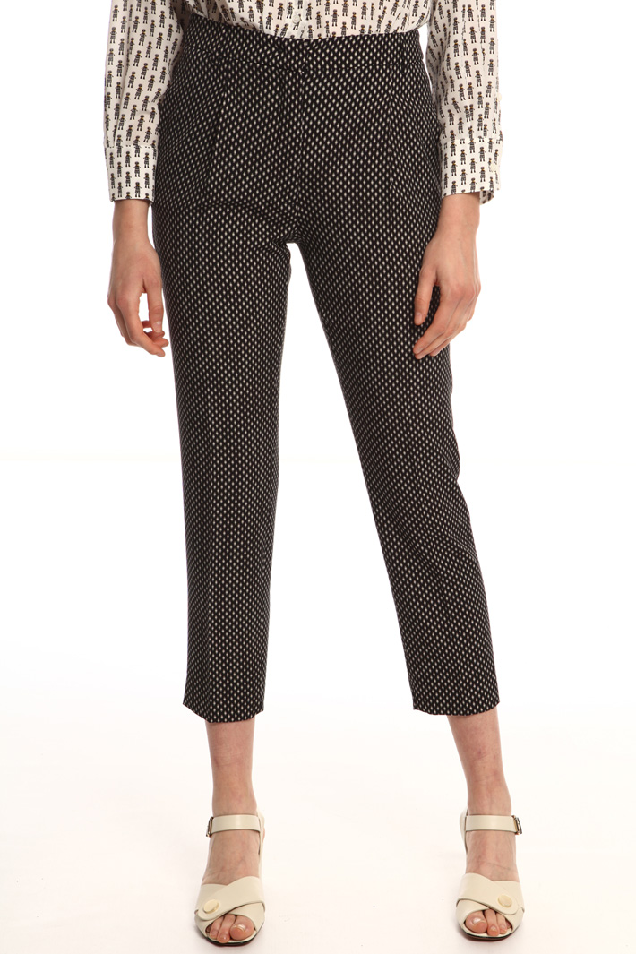 Printed fabric trousers
Intrend Printed fabric trousers
Intrend