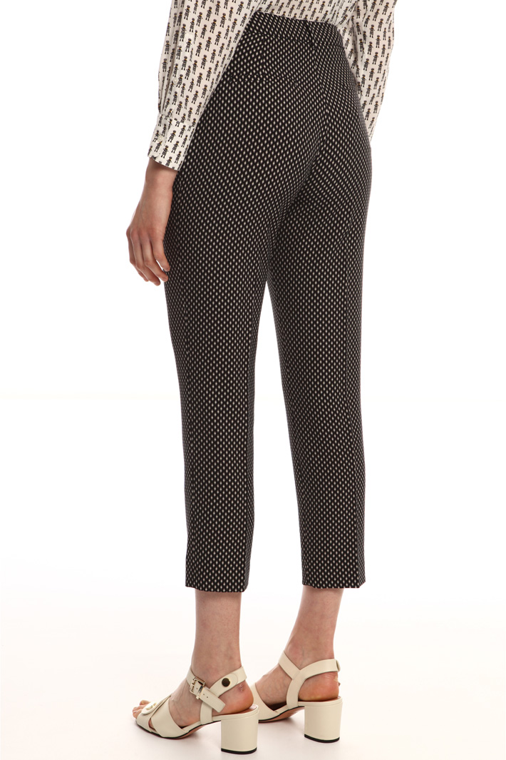 Printed fabric trousers
Intrend Printed fabric trousers
Intrend