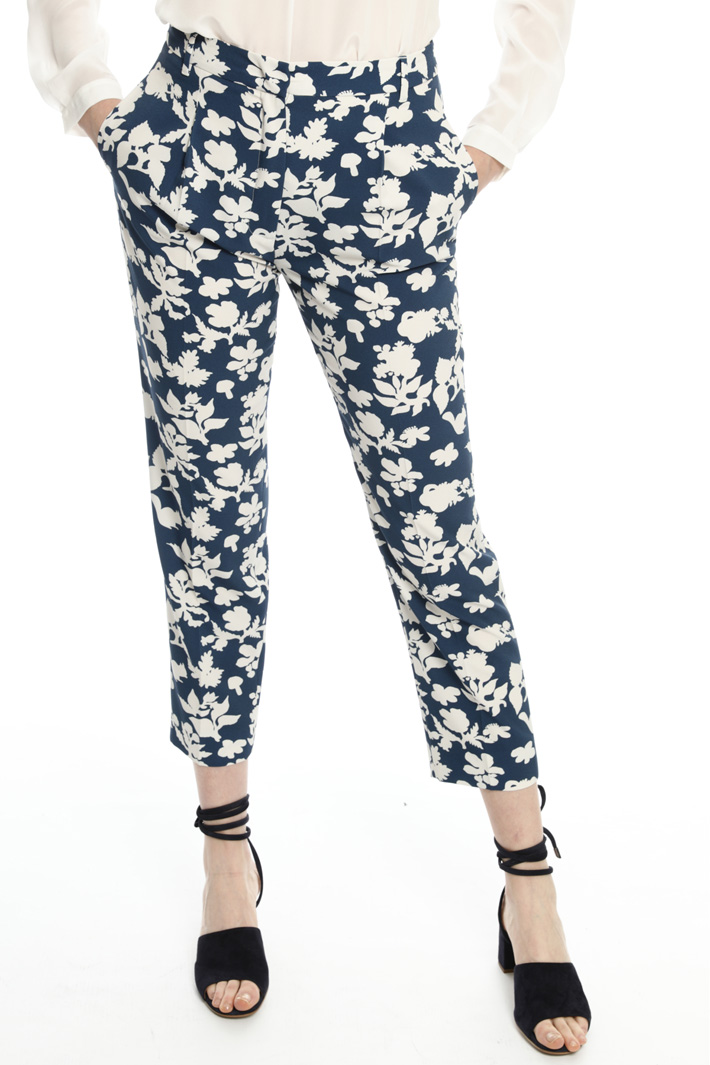 Printed fabric trousers
Intrend Printed fabric trousers
Intrend