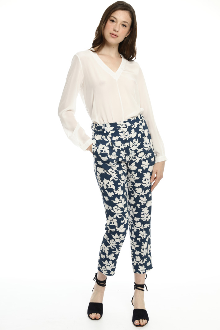 Printed fabric trousers
Intrend Printed fabric trousers
Intrend
