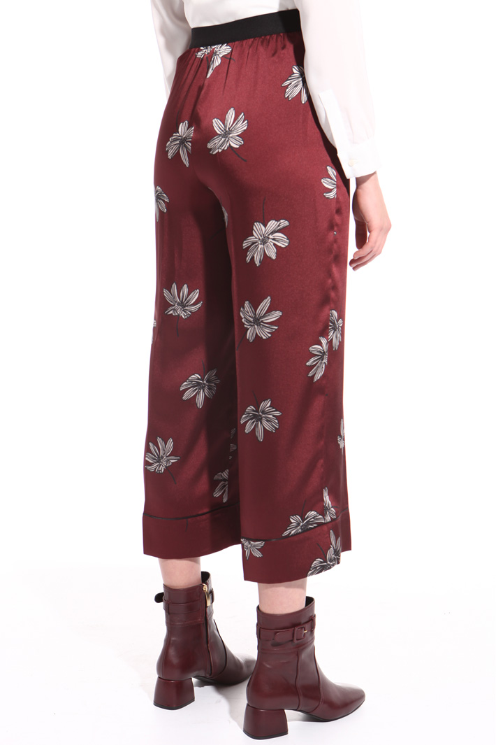 Cropped twill trousers
Intrend Cropped twill trousers
Intrend