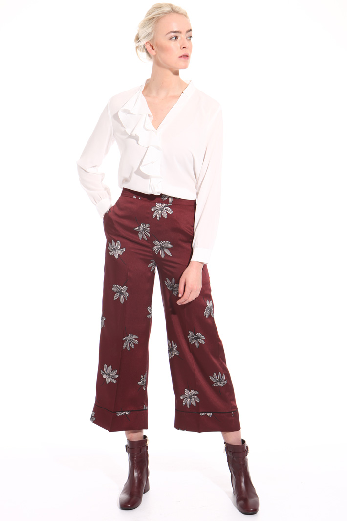 Cropped twill trousers
Intrend Cropped twill trousers
Intrend