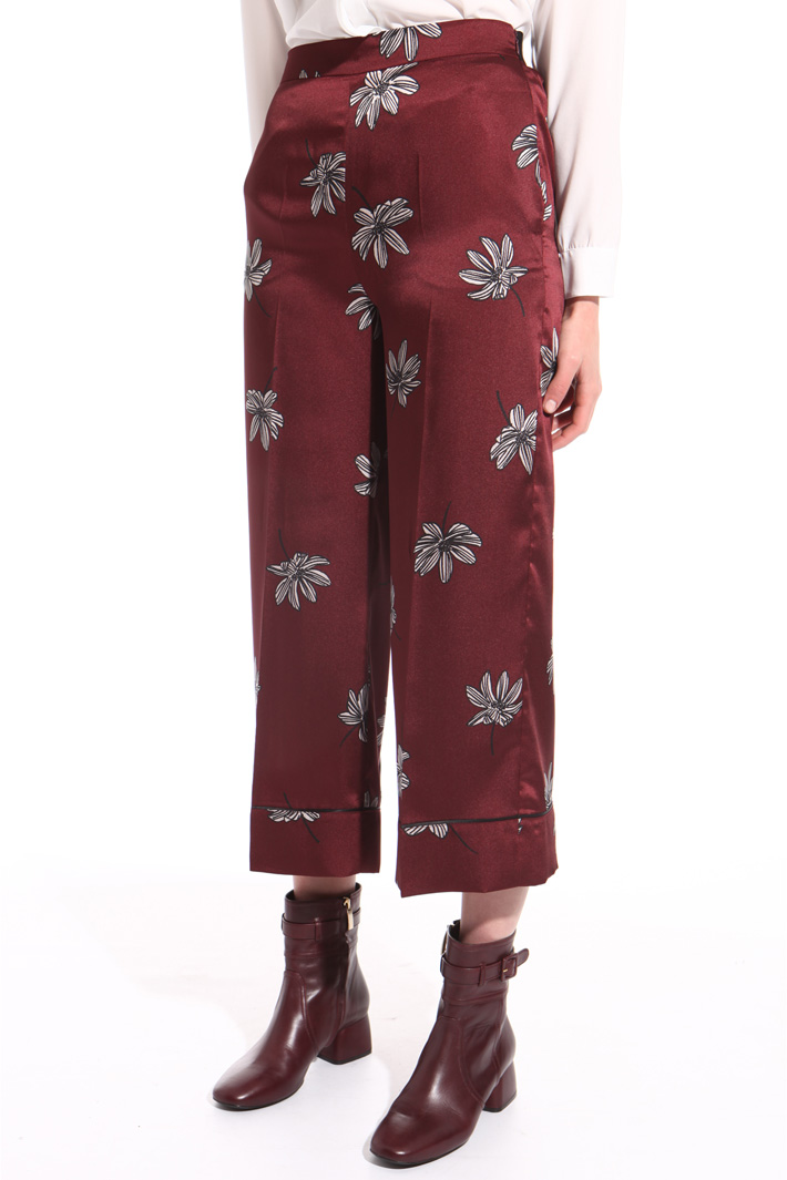 Cropped twill trousers
Intrend Cropped twill trousers
Intrend