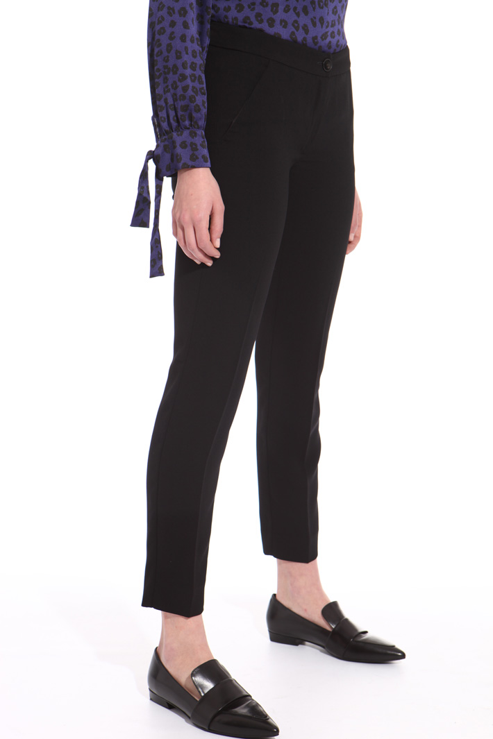Crepe fabric trousers
Intrend Crepe fabric trousers
Intrend