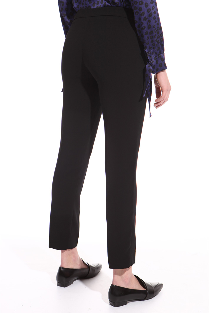 Crepe fabric trousers
Intrend Crepe fabric trousers
Intrend
