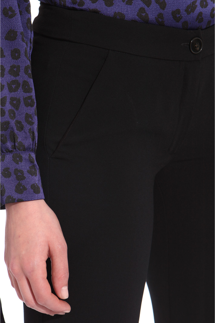 Crepe fabric trousers
Intrend Crepe fabric trousers
Intrend