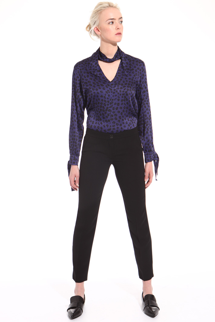 Crepe fabric trousers
Intrend Crepe fabric trousers
Intrend