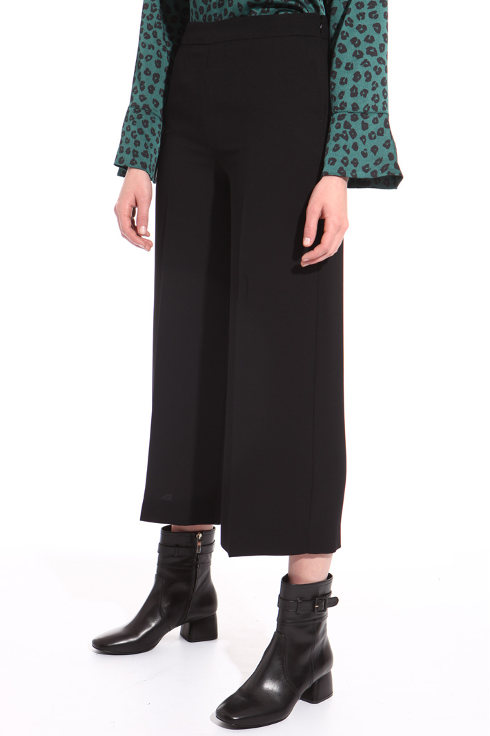 Heavy crepe trousers
Intrend Heavy crepe trousers
Intrend