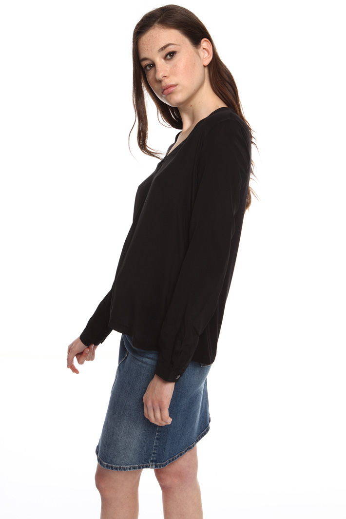 Silk and jersey blouse
Intrend Silk and jersey blouse
Intrend