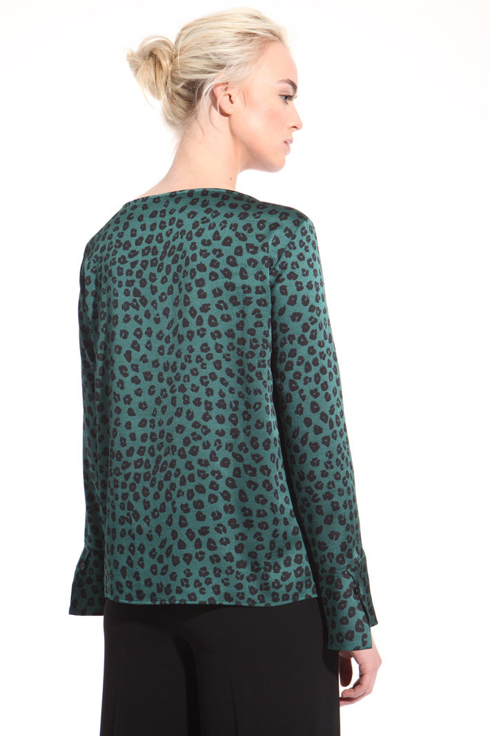 Animal print satin blouse
Intrend Animal print satin blouse
Intrend