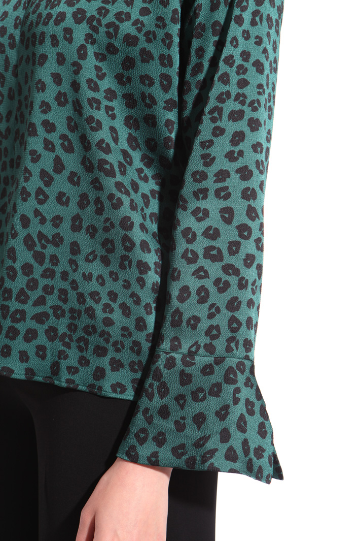 Animal print satin blouse
Intrend Animal print satin blouse
Intrend