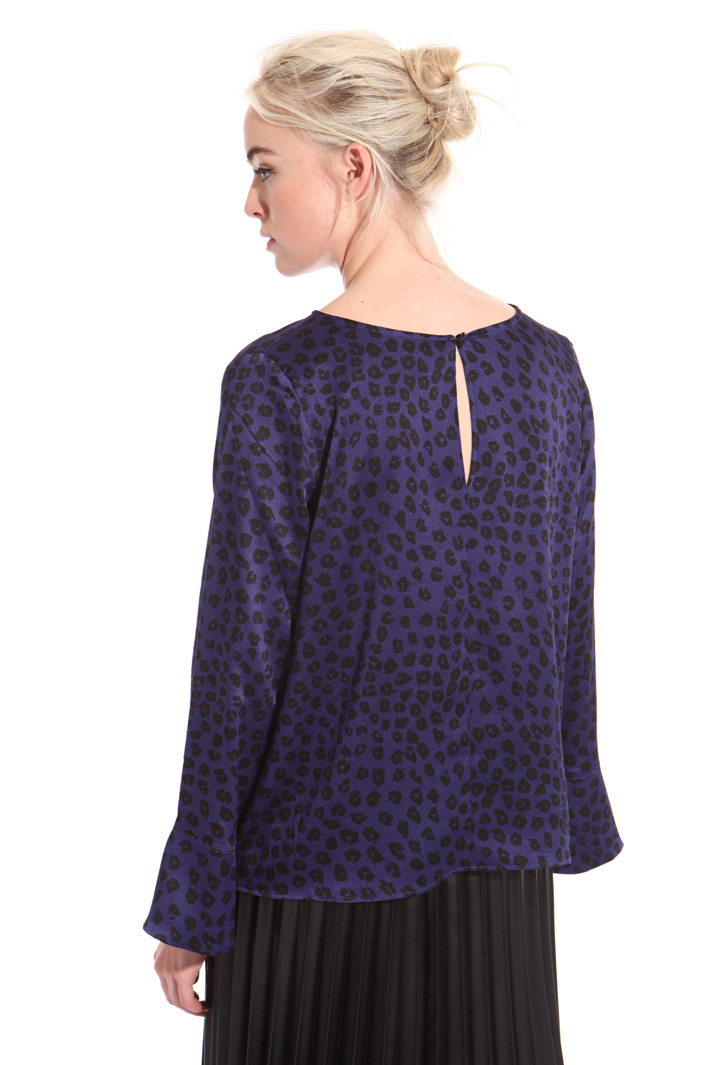 Animal print satin blouse
Intrend Animal print satin blouse
Intrend