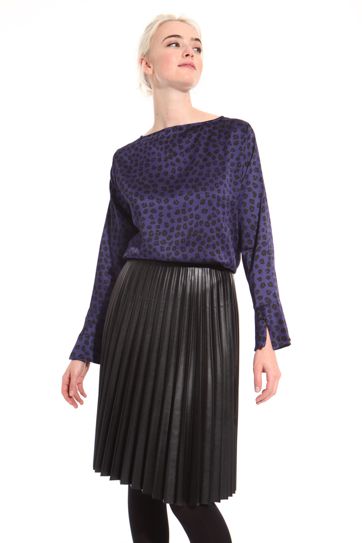 Animal print satin blouse
Intrend Animal print satin blouse
Intrend