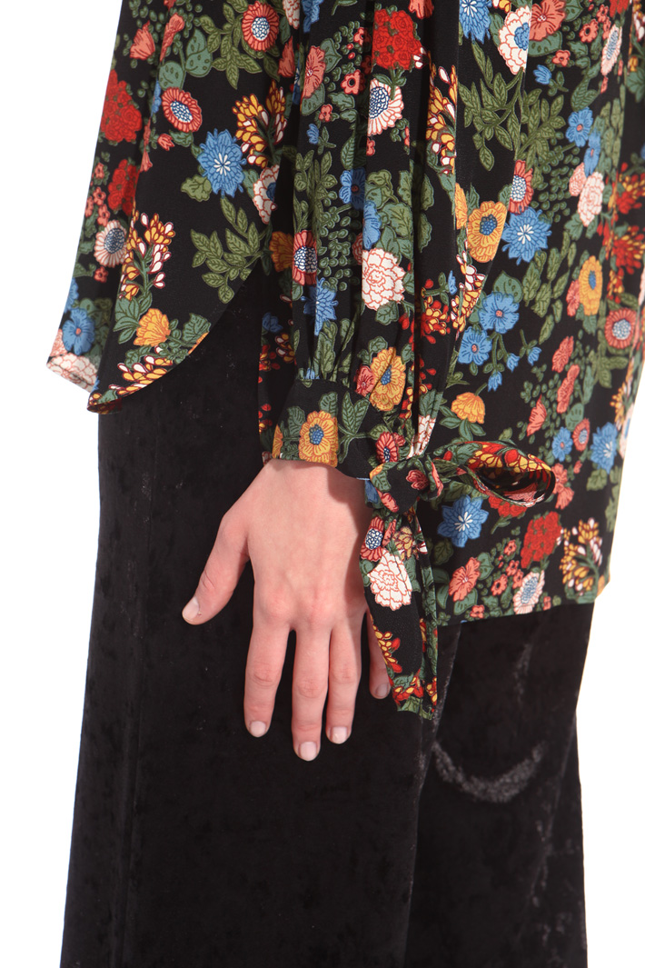Viscose crepe blouse Intrend Viscose crepe blouse Intrend