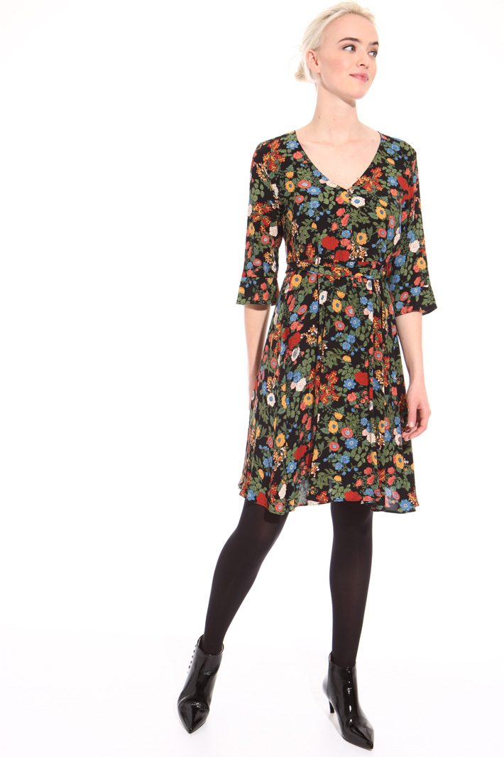 V-neck floral dress Intrend V-neck floral dress Intrend